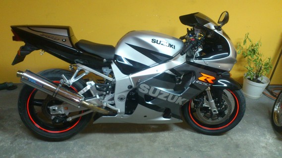 Suzuki GSX - R 750 K3