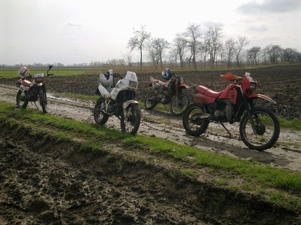 Jó idő, jó társaság, fergeteges motorozás