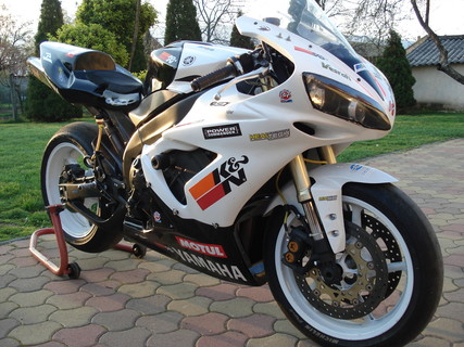 2005 - ös pálya YAMAHA R1