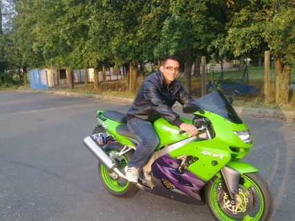 ZX9R