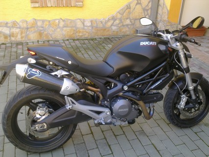 Monster 696