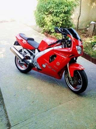 Yahama FZR600 R