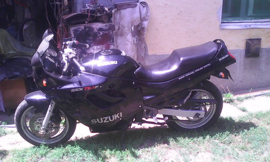 Suzuki GSX 750 F