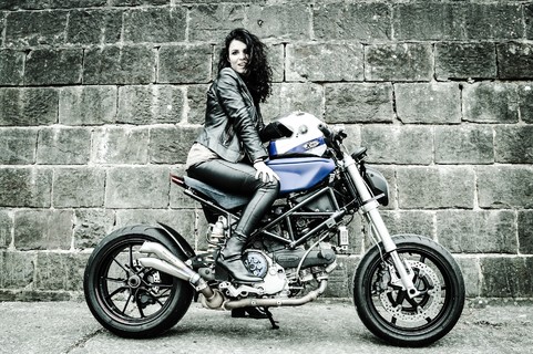 Egyedi Ducati + nő