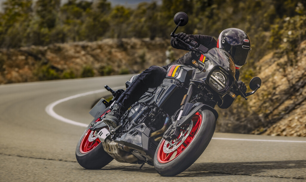 suzuki-gsx-8t-es-gsx-s8tt