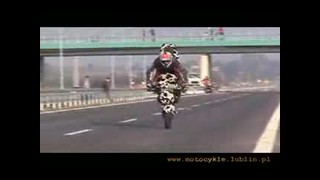 201 m hosszú stoppie