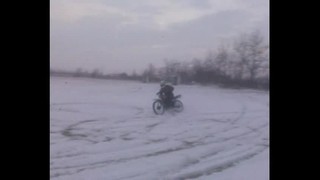 Yamaha dt drift a hóban!