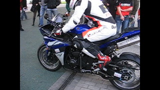 Yamaha R1 2009 hang
