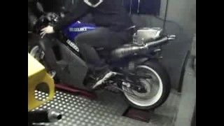 Suzuki RGV 500 on Dyno