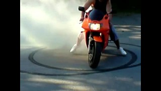 ZXR 400 burnout (NAGYON JÓ)