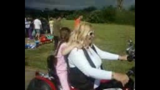 Gyermeknapi motorozás