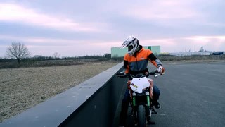Rok Bagoros KTM Duke 125 stunt