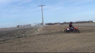 CR500 AF Mud n Sod Buster.flv