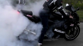 Gsx - r 600 burnout by: Gecse