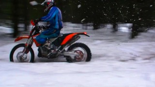 KTM 250 winter enduro in the snow