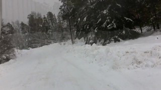 Imber girls riding Ktm 450 exc in snow